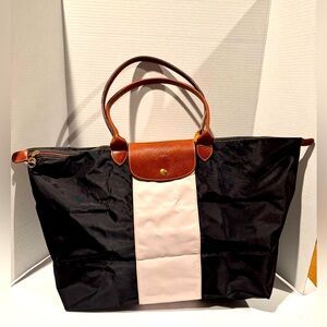 Longchamp Le Pliage tote bag, known for its lightweight, foldable design